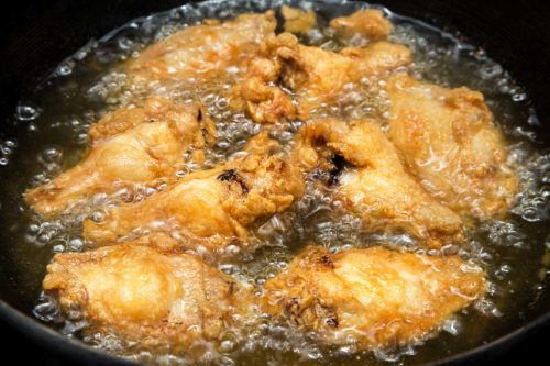 Read more about the article Can You Reuse Oil After Frying Raw Chicken?