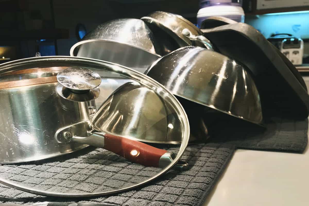 Can You Put Hot Food In Stainless Steel Bowls? - Kitchen Seer