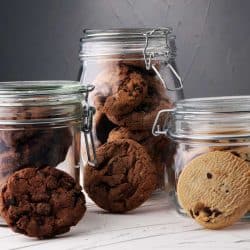 Chocolate cookies in a glass jars, Do Cookie Jars Keep Cookies Fresh? [Inc. special tips]