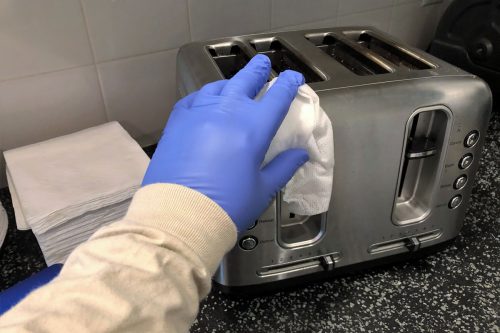 Read more about the article How To Clean A Toaster [6 Steps]