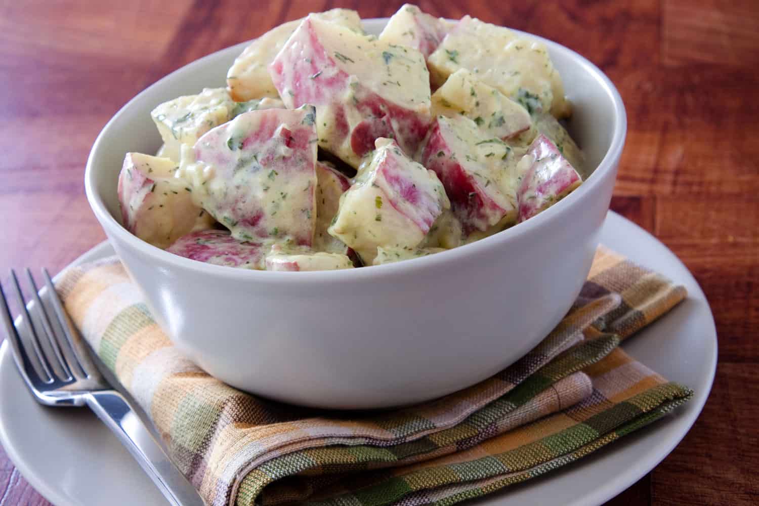 A delicious dish of evenly sliced salad potatoes