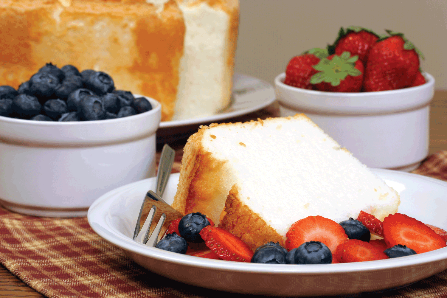 Angel food cake with fruit