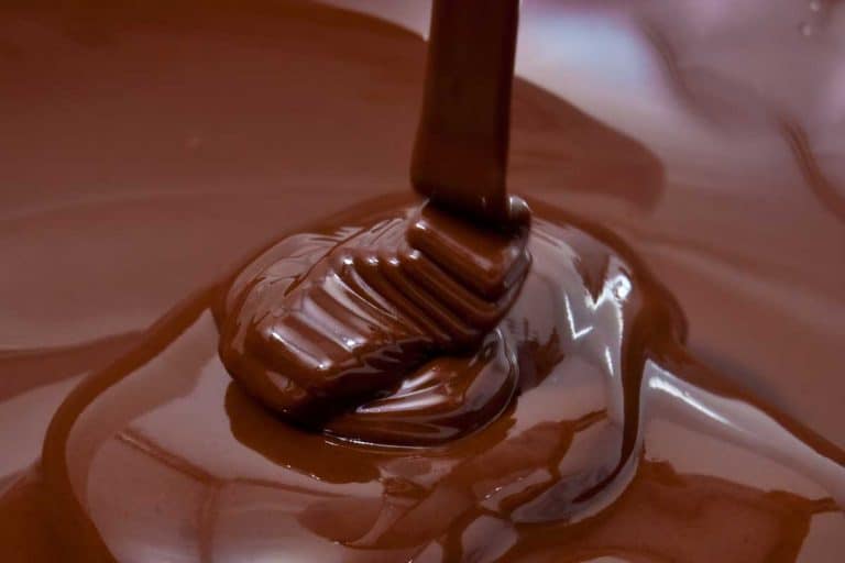 Close up of a melted chocolate, Should You Add Butter Or Oil To Melted Chocolate?