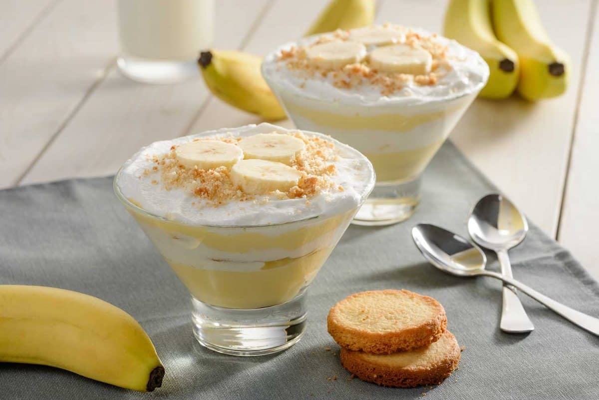 Delicious dessert with banana slices and cookie crumbs