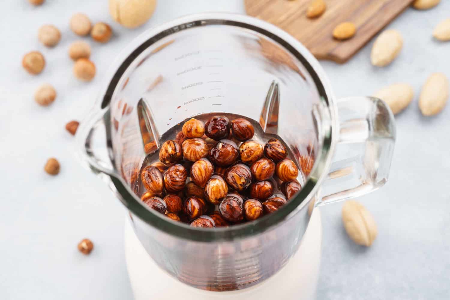 can-you-put-nuts-in-a-blender
