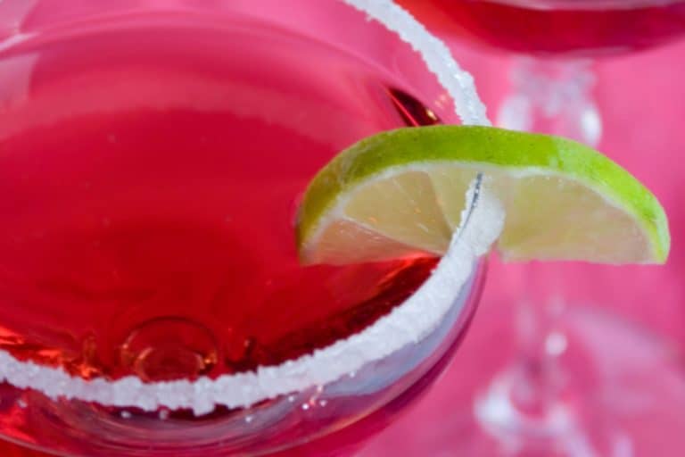 sugar rimmed pink cocktails with lime wedge, How To Make Colored Sugar For Cocktail Glasses [Fun For Parties!]