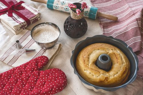 Read more about the article How Big Is A Bundt Pan? [How Many Cups It Can Hold]