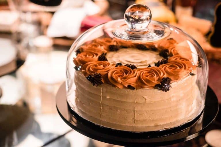 Cake under bell glass dome, How To Properly Store A Buttercream Cake
