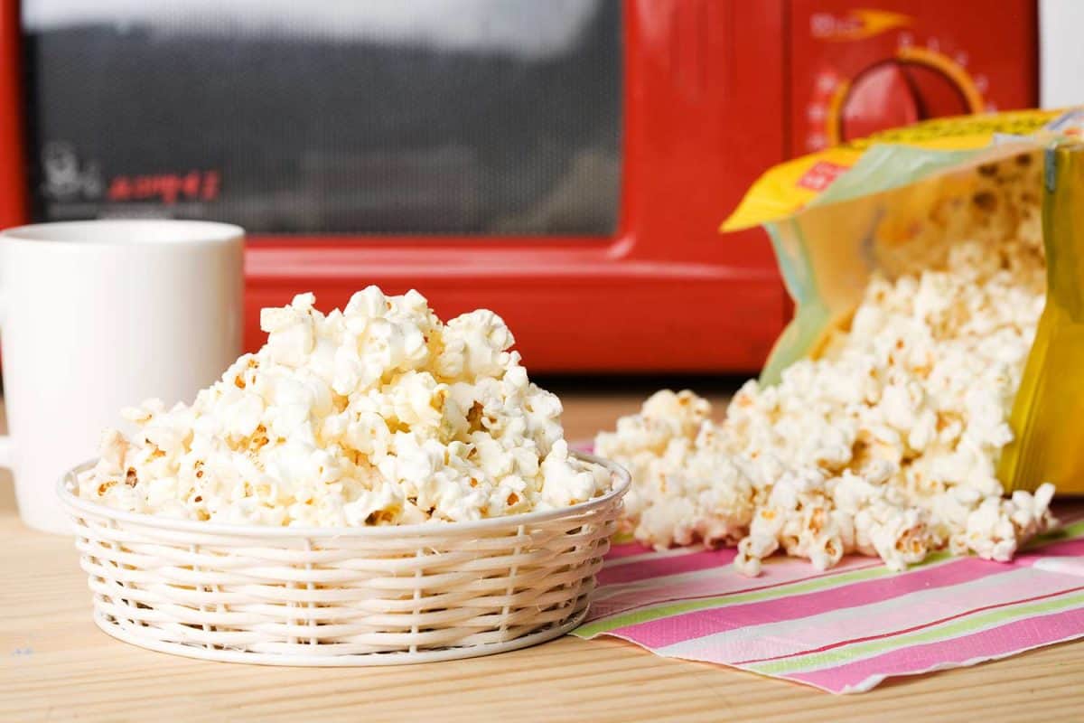 Soft butter popcorn after cooking in the microwave oven