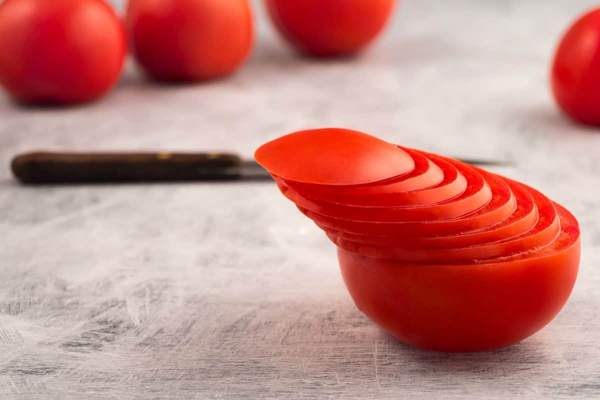 What is the Best Knife for Cutting Tomatoes