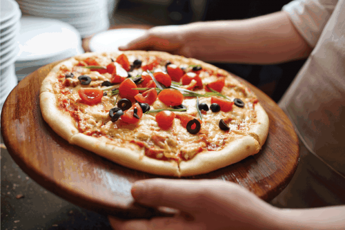 Read more about the article Pizza Tray VS Stone – What Are The Differences?