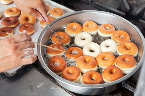 Read more about the article What Oil Is Best For Frying Donuts?