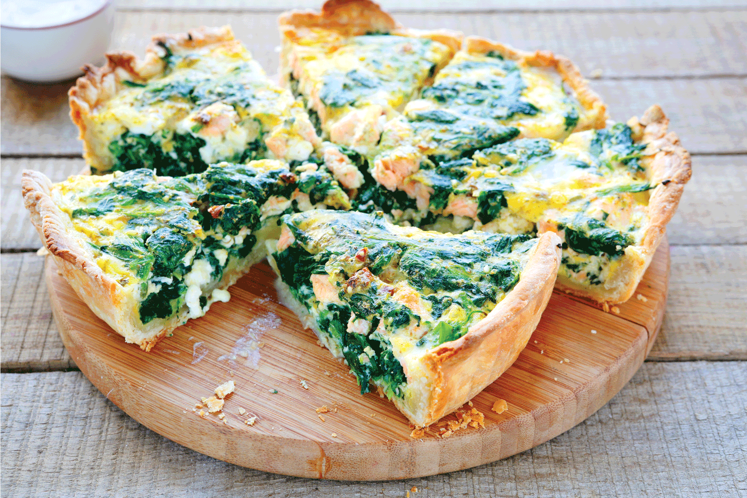 Round PIE with spinach and fish