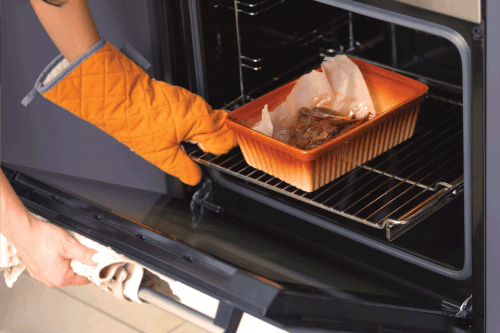 Read more about the article Are Oven Mitts Flammable?