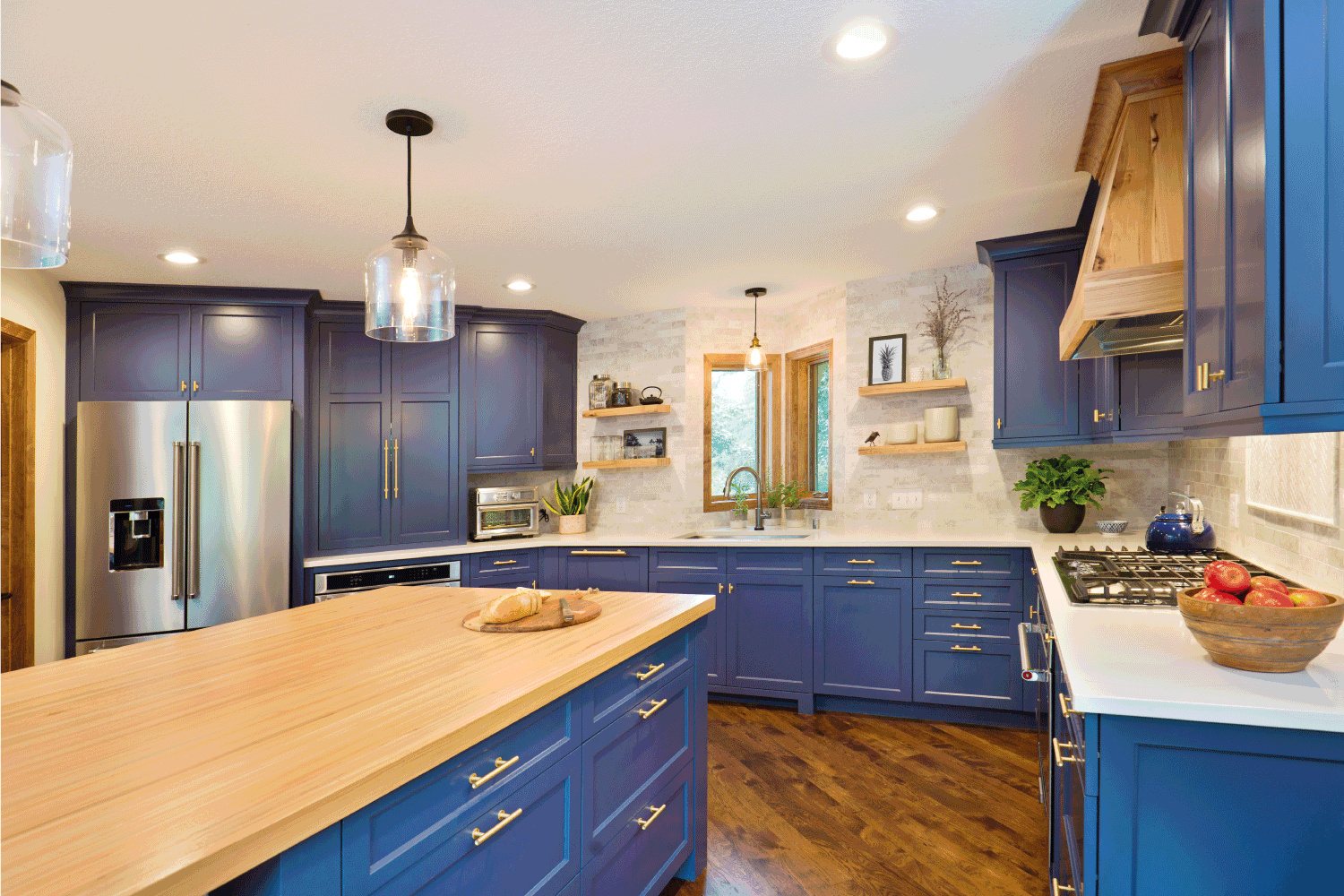A contemporary kitchen renovation remodeling featuring a center island, hardwood floor and quartz counter.