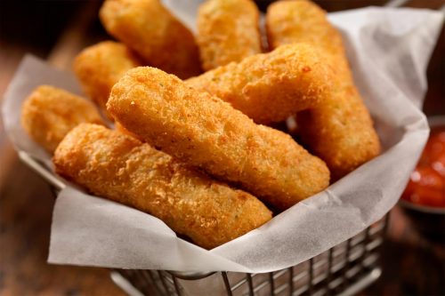 Read more about the article Should You Freeze Cheese Sticks Before Frying?