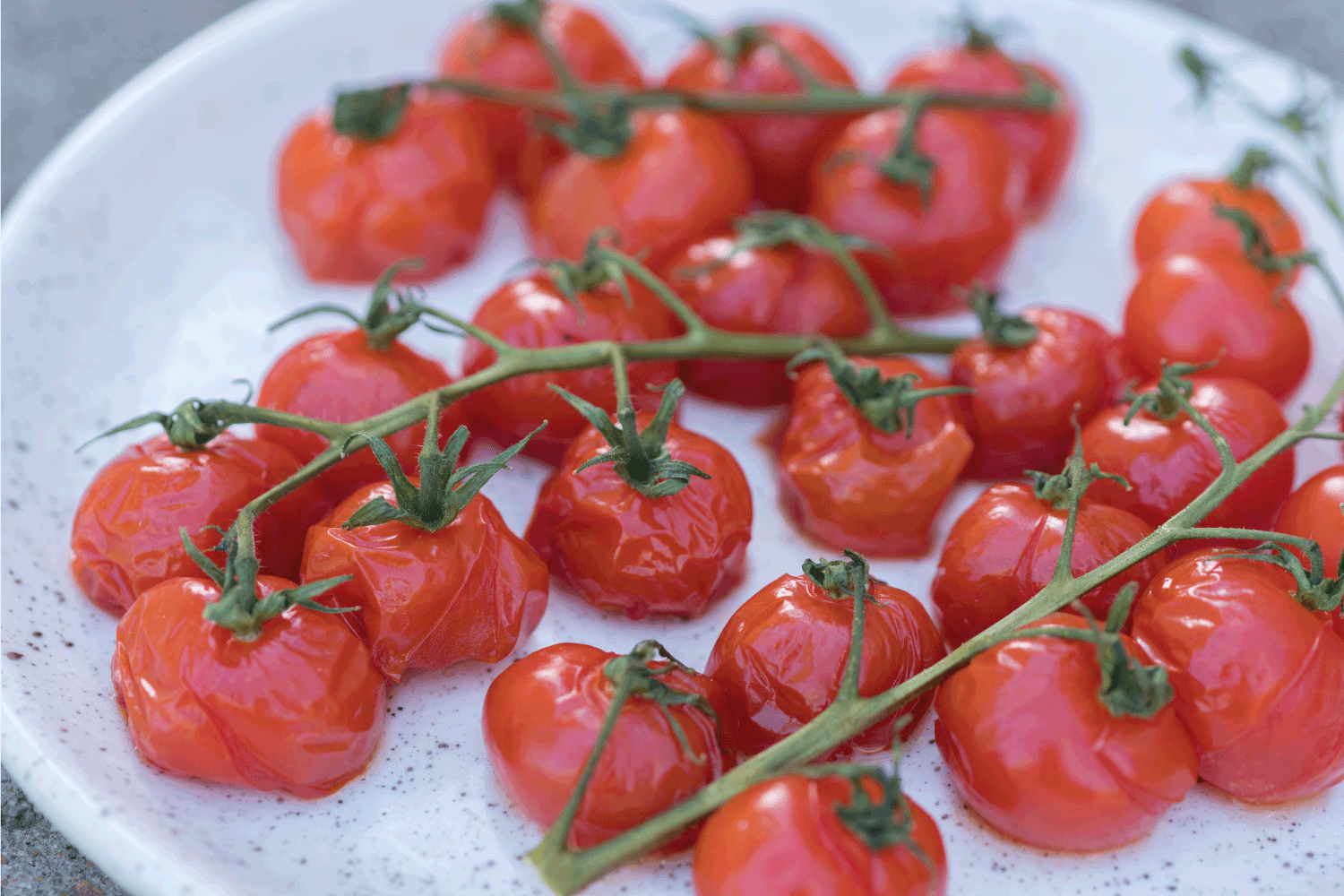 Grilled tomatoes with olive oil, garlic, salt and pepper