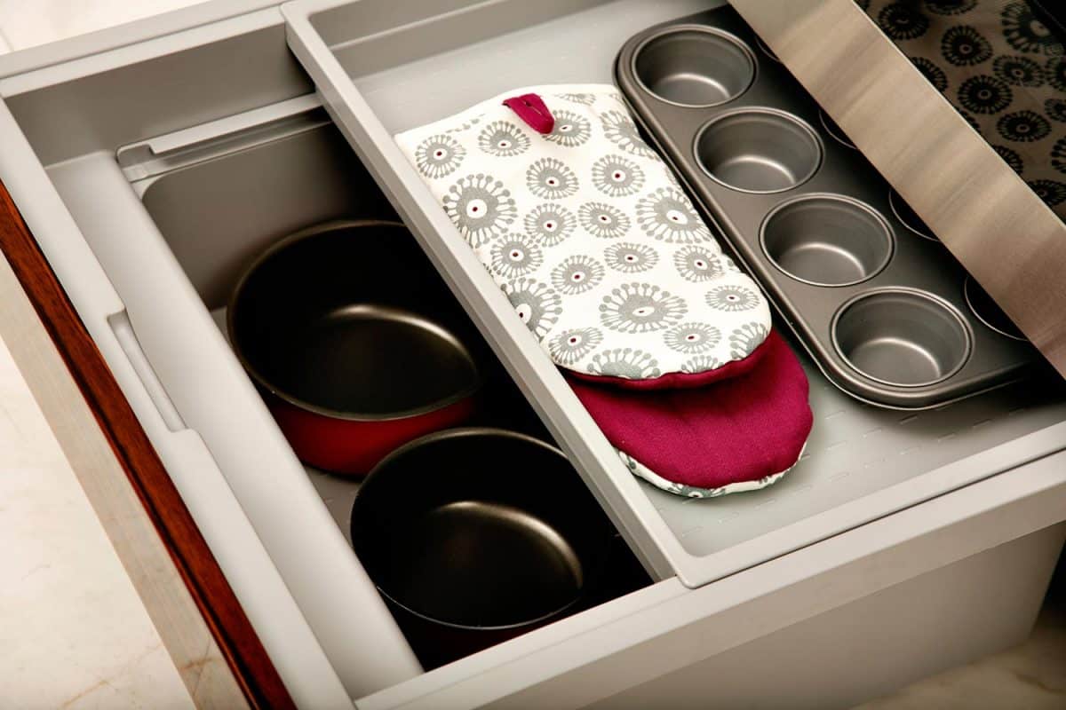 Kitchen drawer with compartments