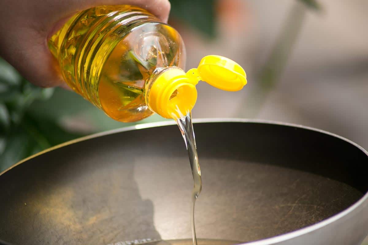 Pouring food oil in hot pan for deep frying, Does Frying Oil Go Bad? How Long Does It Last?