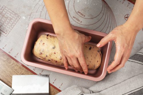 Read more about the article 16 Types And Sizes Of Loaf Pans To Know