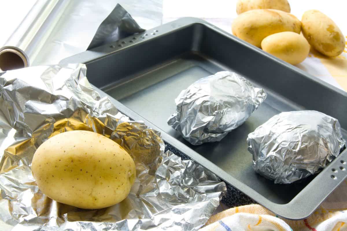 Wrapping potatoes in tin foil before baking