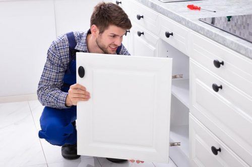 Read more about the article How To Replace Kitchen Cabinets Doors