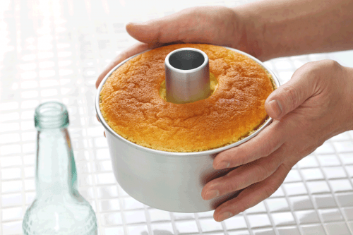Read more about the article What Types Of Pans For Baking Angel Food Cake?