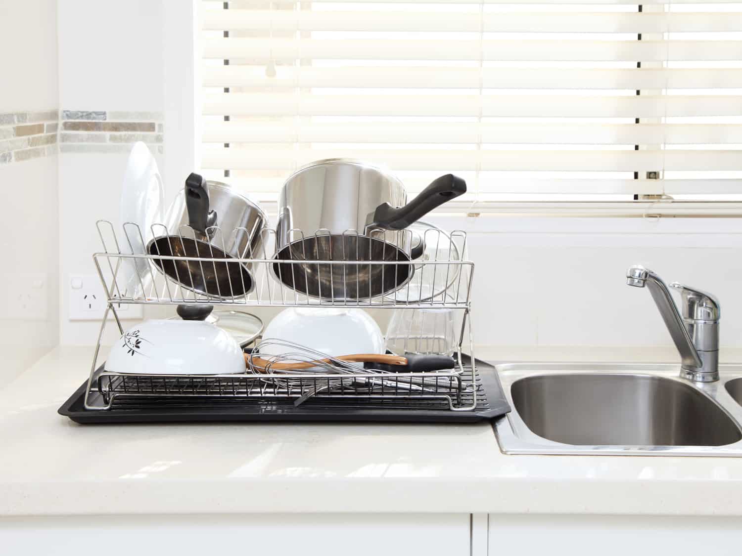 Clean dishes after washing up
