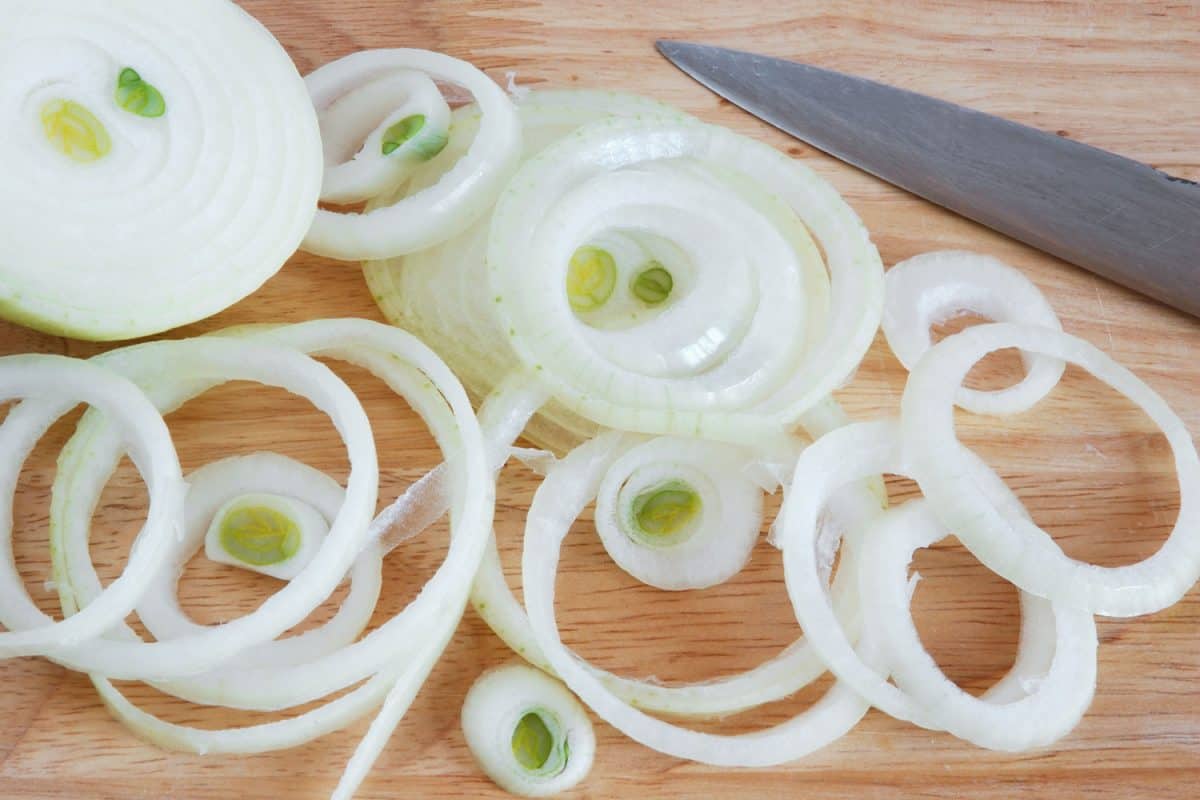 Freshly sliced onion rings on the chopping board