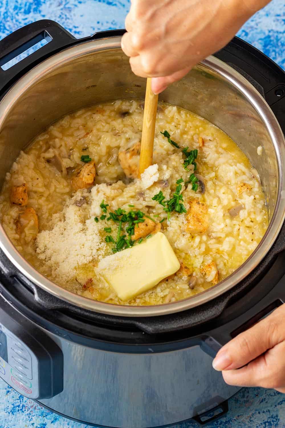 Pressure cooker with chicken risotto