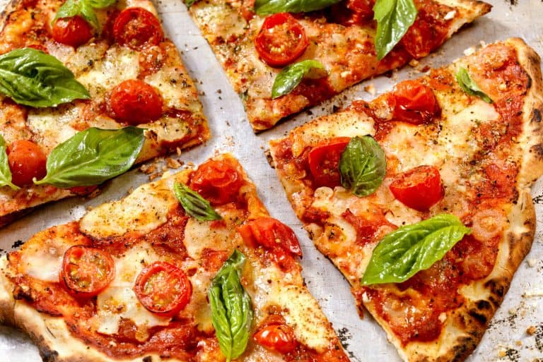Margherita Pizza with Fresh Mozzarella,Tomatoes and Basil, How To Make Pizza Crust Crispy On Bottom