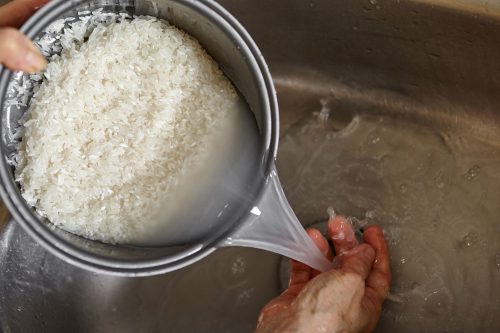 Read more about the article Should You Rinse Rice Before Using The Rice Cooker?