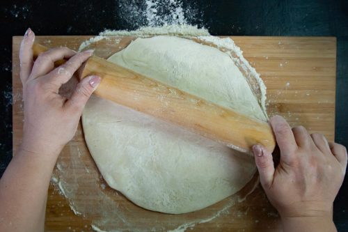 Read more about the article Should You Roll Or Stretch Pizza Dough? Pros And Cons Revealed