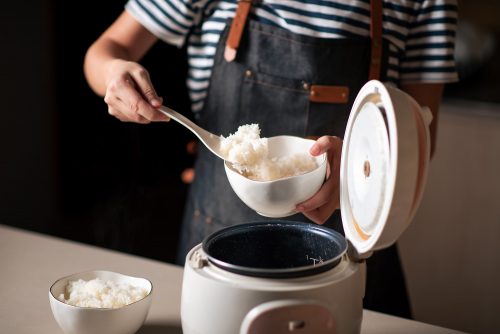 Read more about the article How Long Does A Rice Cooker Take?