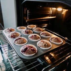 Baking cookies in the oven, Top Or Bottom Heat For Baking? [Cake, Cookies, Bread And More!]
