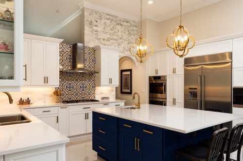 Read more about the article What Color Hinges And Knobs For White Kitchen Cabinets?