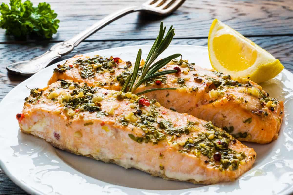Freshly baked salmon with garlic and parsley