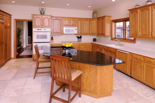 Read more about the article What Color Backsplash Goes With Oak Cabinets In The Kitchen?
