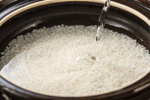 Read more about the article How Much Water To Rice In Rice Cooker? [Ratio By Type Of Rice]