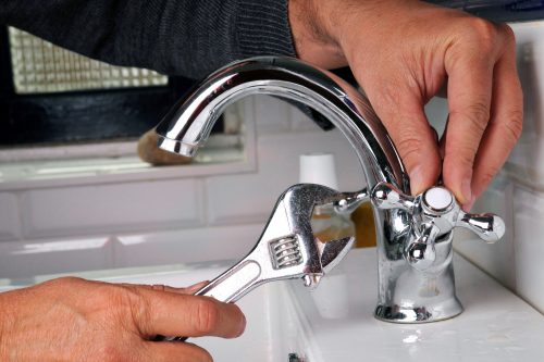 Read more about the article How To Fix A Leaky Double-Handle Kitchen Faucet?