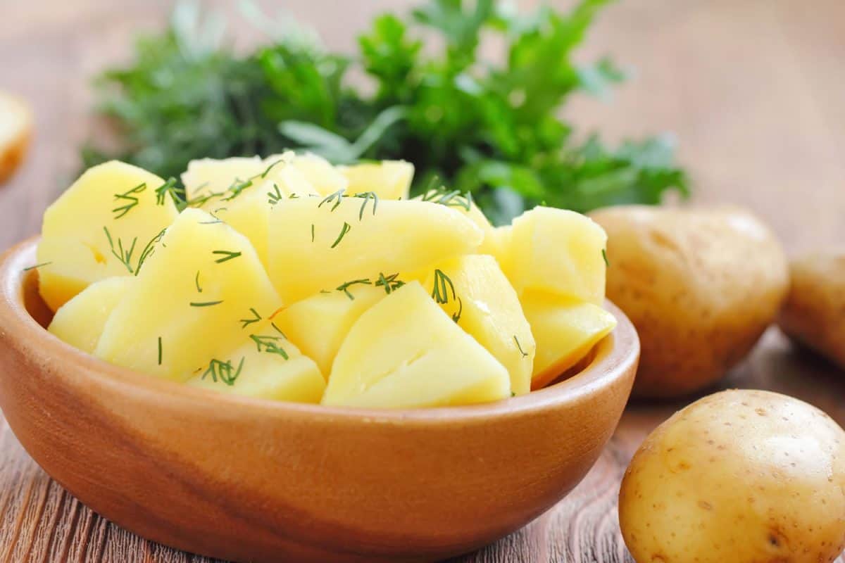 Sliced boiled potatoes drizzled with thyme