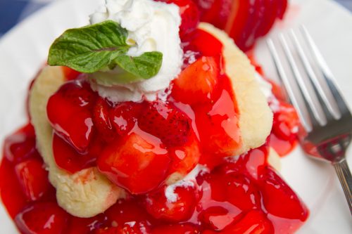 Read more about the article How To Stop Strawberries From Bleeding On Cake