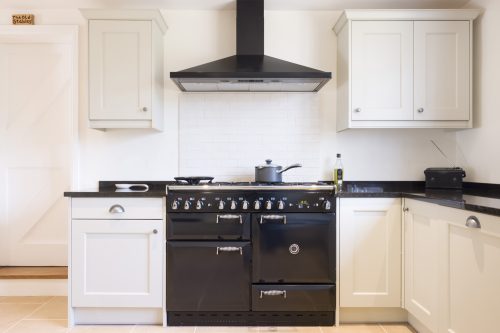 Read more about the article Range Hood Making Noise When Off – What’s Going On?
