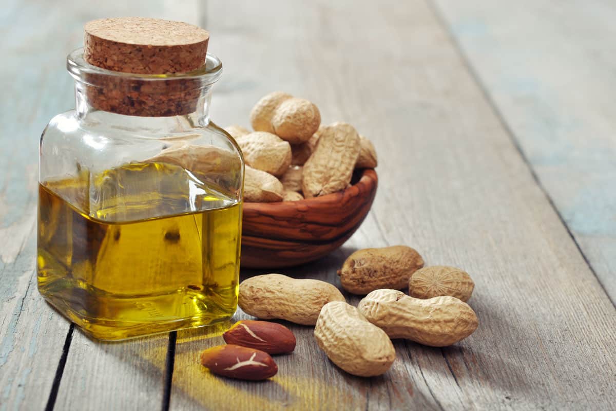 Peanut oil with raw peanuts