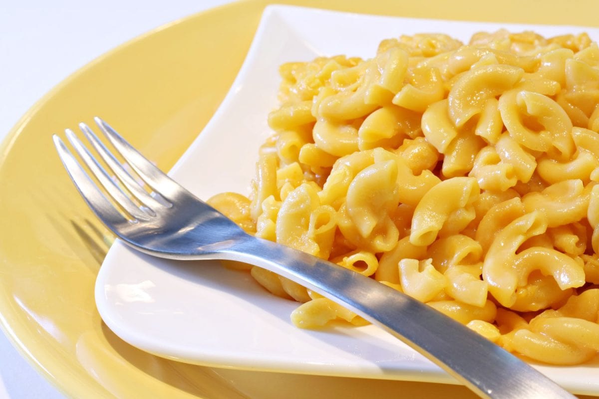 A plate filled with Velveeta macaroni