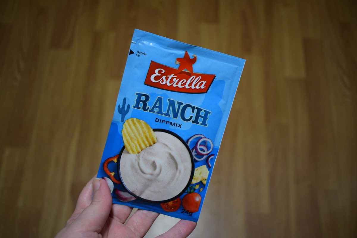 Chef holding a packet of Ranch dippmix