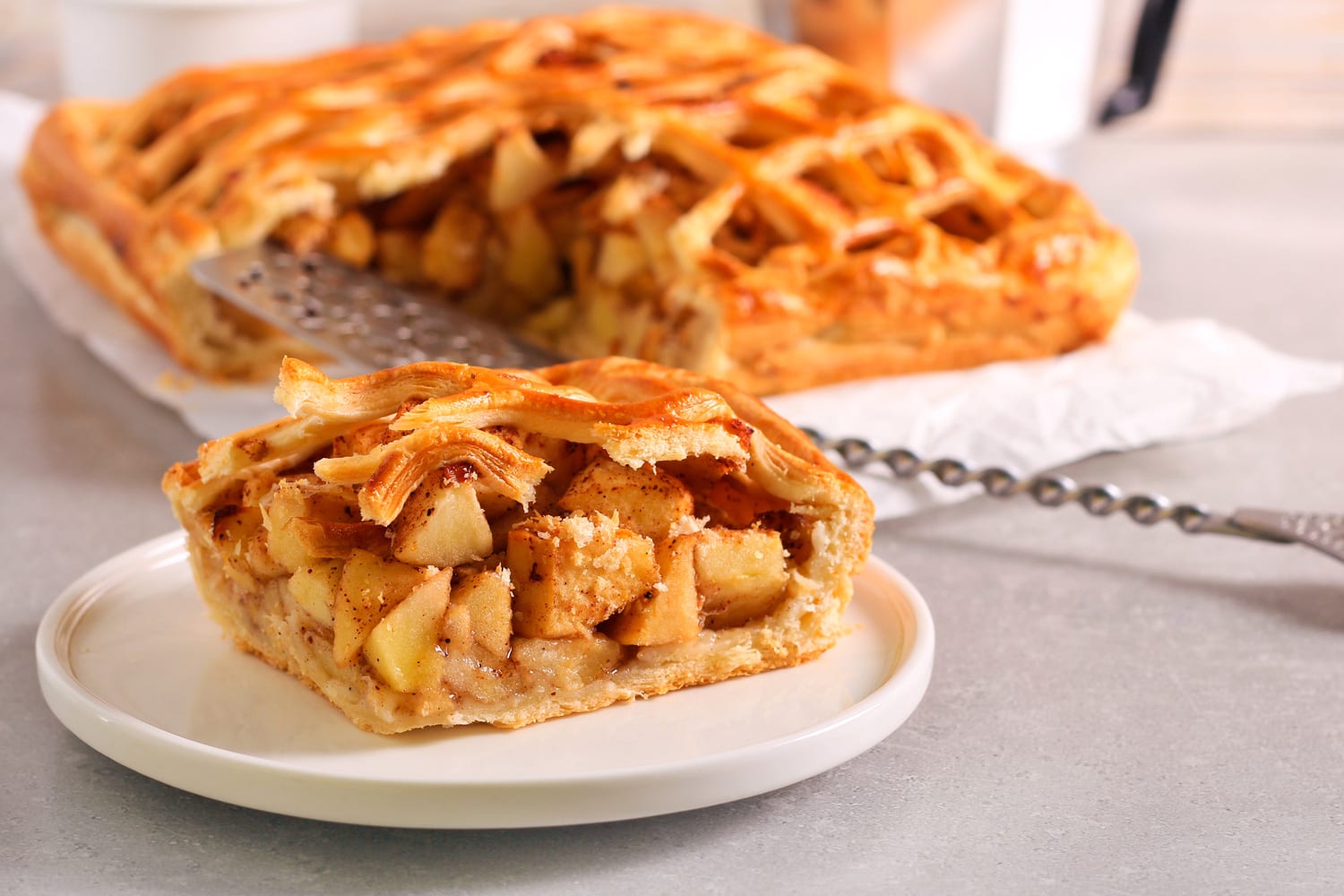 Cinnamon and apple lattice puff pastry cake