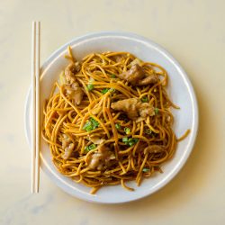 Lo Mein noodles with chicken and chop sticks, Lo Mein Noodles Vs Udon Vs Ramen: Can You Substitute One For The Other?