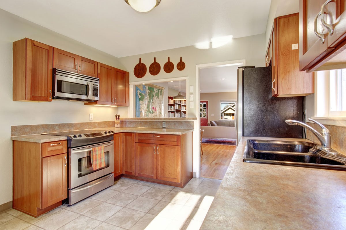 Modern kitchen with tile foor with wooden cabinets, What Color Countertops With Honey Oak Cabinets?