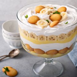 Banana pudding and its delicious topping of a cookie bread, How Many Layers in Banana Pudding?
